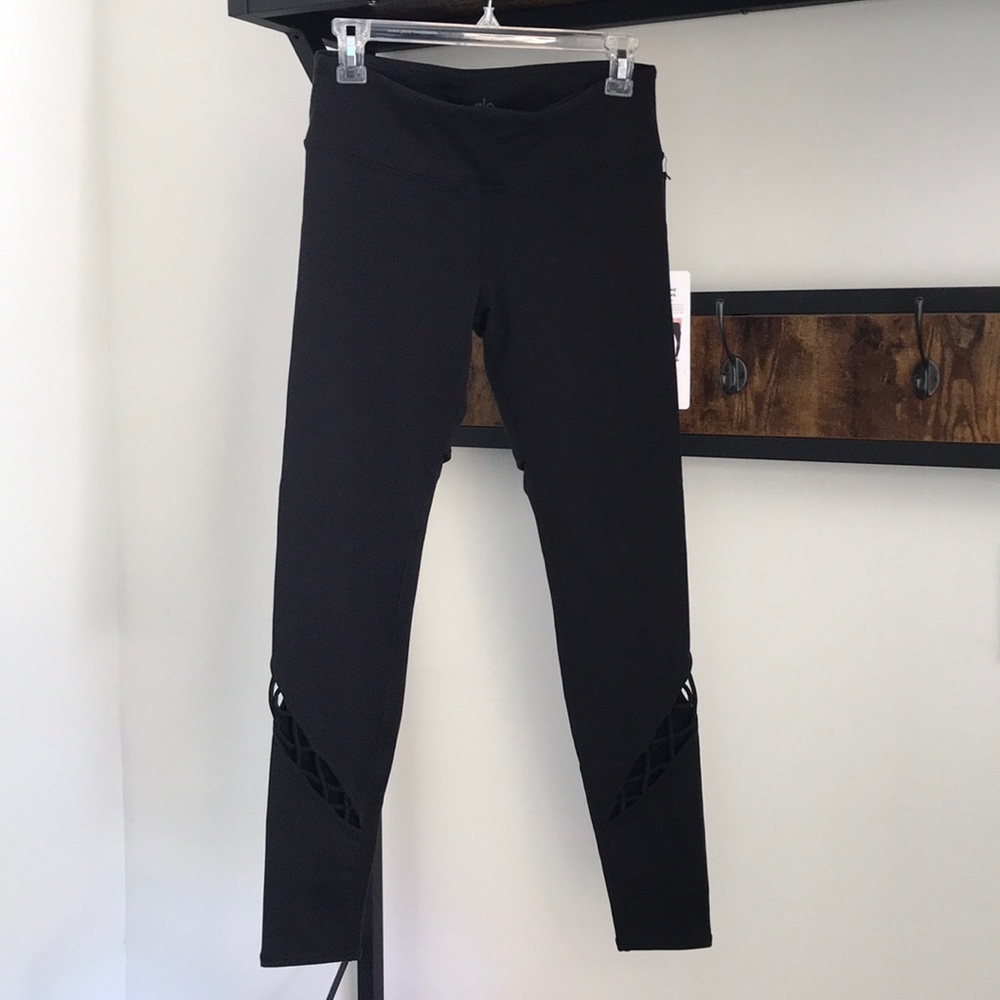 NWT Alo Entwine legging